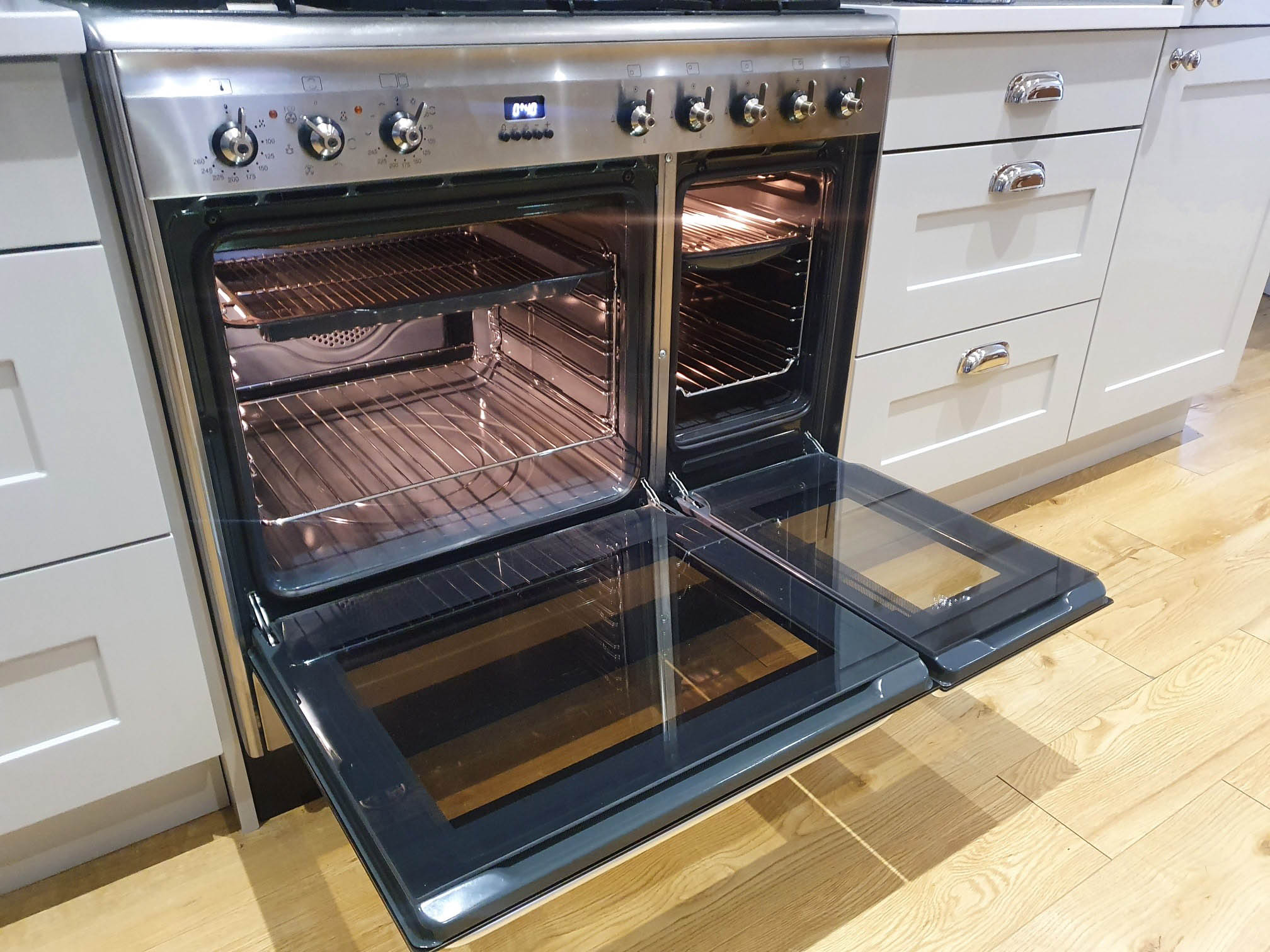 Clean Oven Inside | Clean Oven Belfast | Oven Cleaning NI | Oven Clean ni | Kitchen Cleaning NI | Oven Cleaning Belfast | Kitchen Appliance Cleaning Belfast | Oven Clean NI