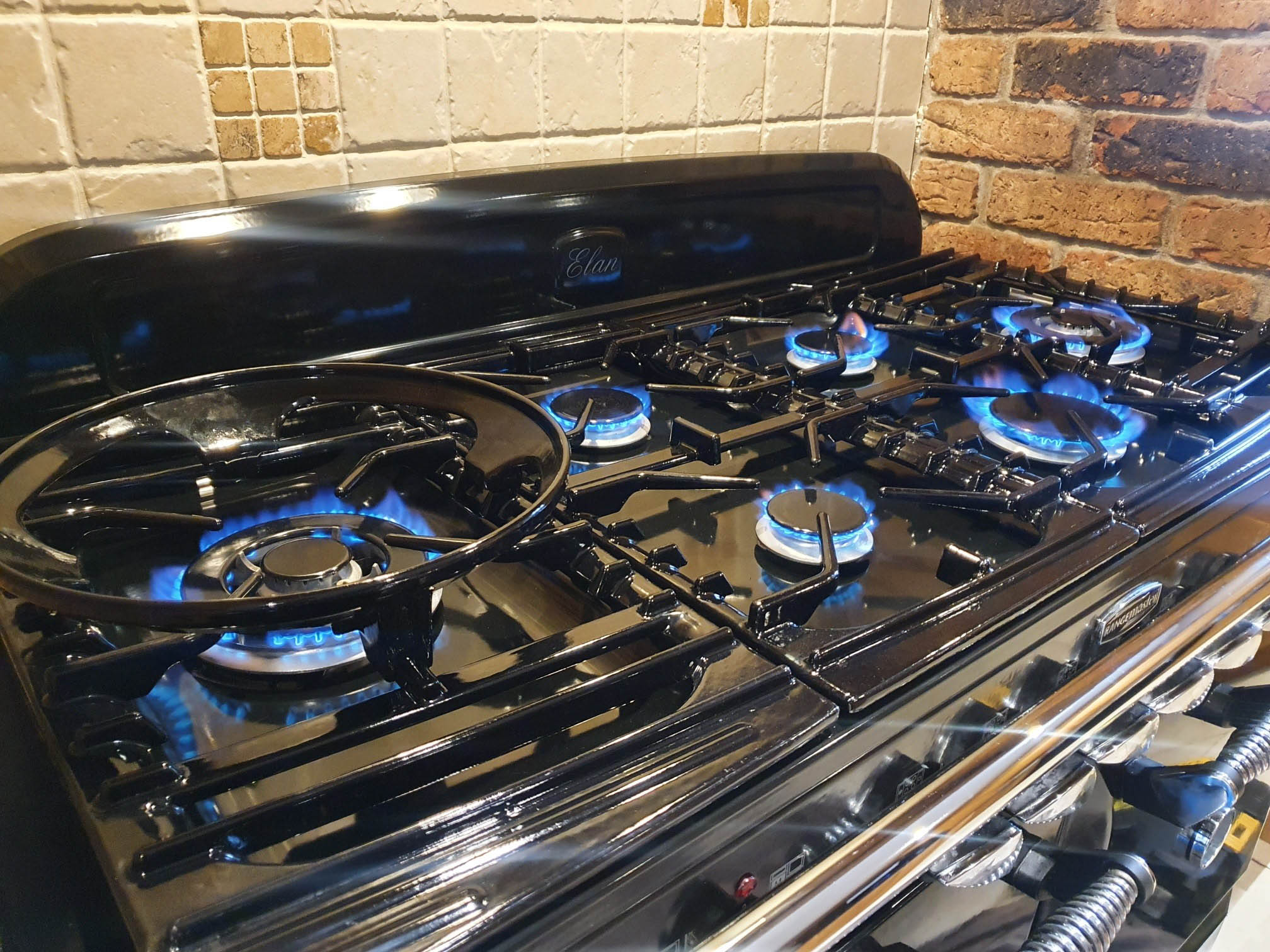 Clean Oven Gas Hob | Clean Oven Belfast | Oven Cleaning NI | Oven Clean ni | Kitchen Cleaning NI | Oven Cleaning Belfast | Kitchen Appliance Cleaning Belfast | Oven Clean NI