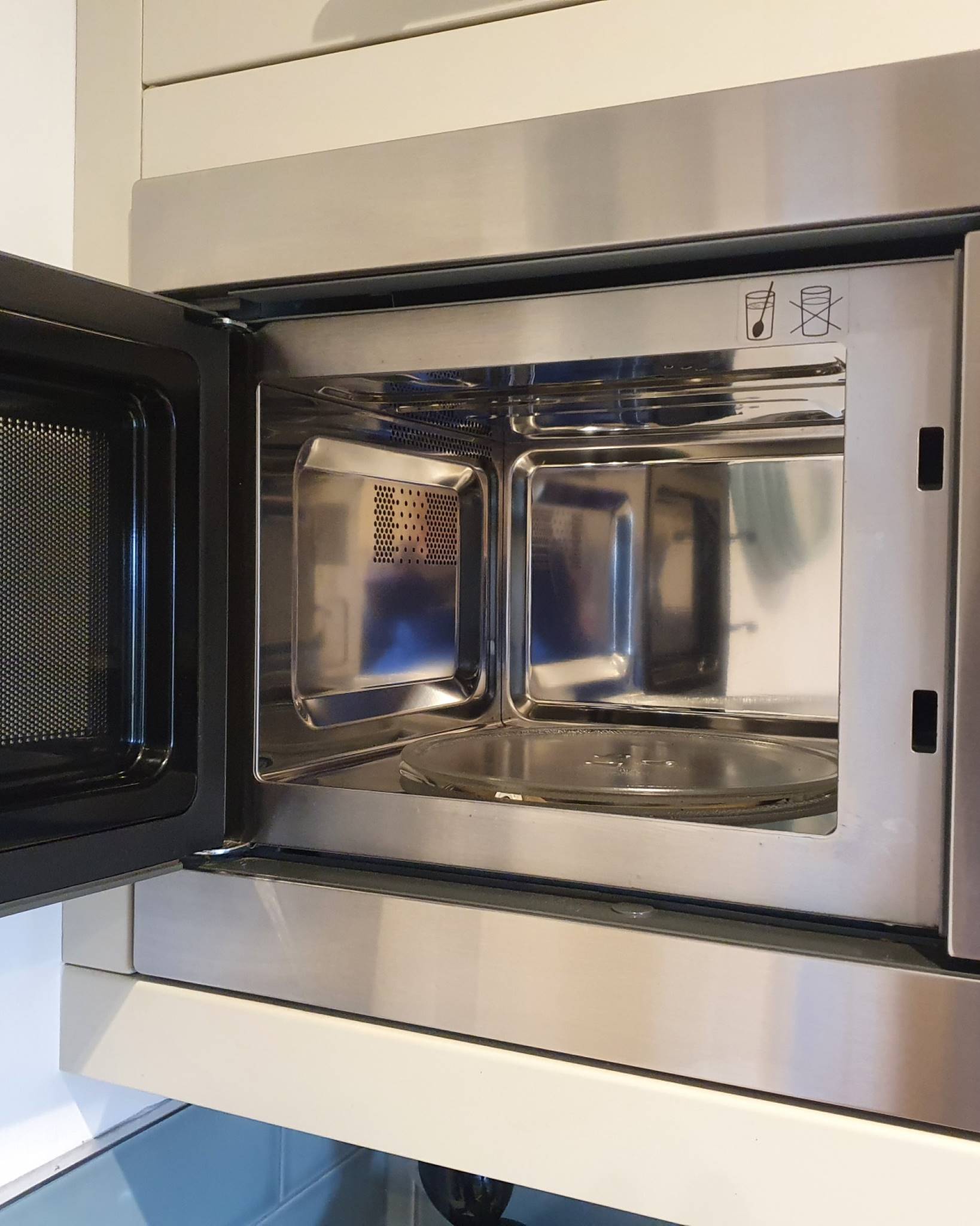 Microwave Cleaning | Clean Oven Belfast | Oven Cleaning NI | Oven Clean ni | Kitchen Cleaning NI | Oven Cleaning Belfast | Kitchen Appliance Cleaning Belfast | Oven Clean NI