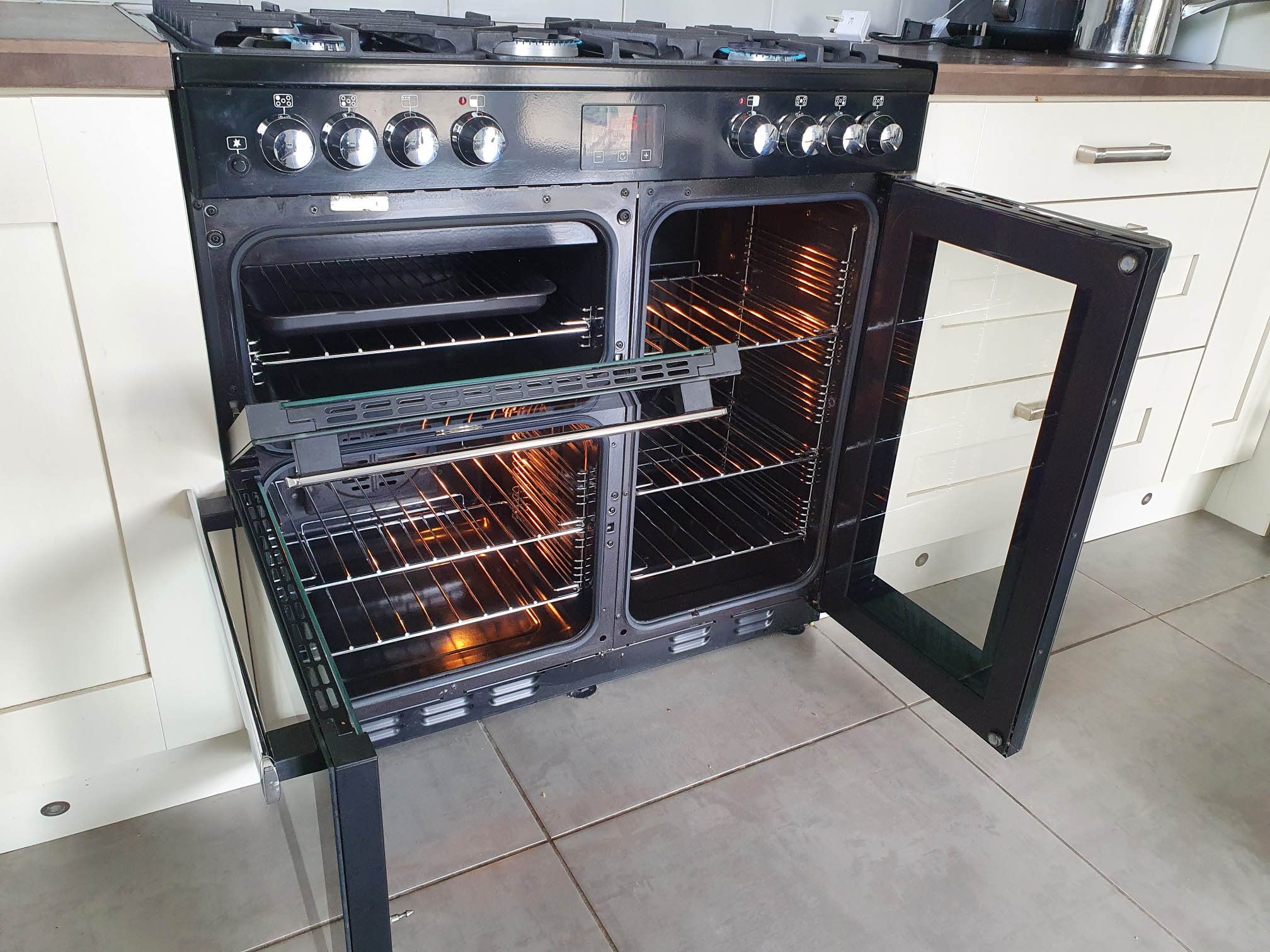 Clean Oven | Clean Oven Belfast | Oven Cleaning NI | Oven Clean ni | Kitchen Cleaning NI | Oven Cleaning Belfast | Kitchen Appliance Cleaning Belfast | Oven Clean NI