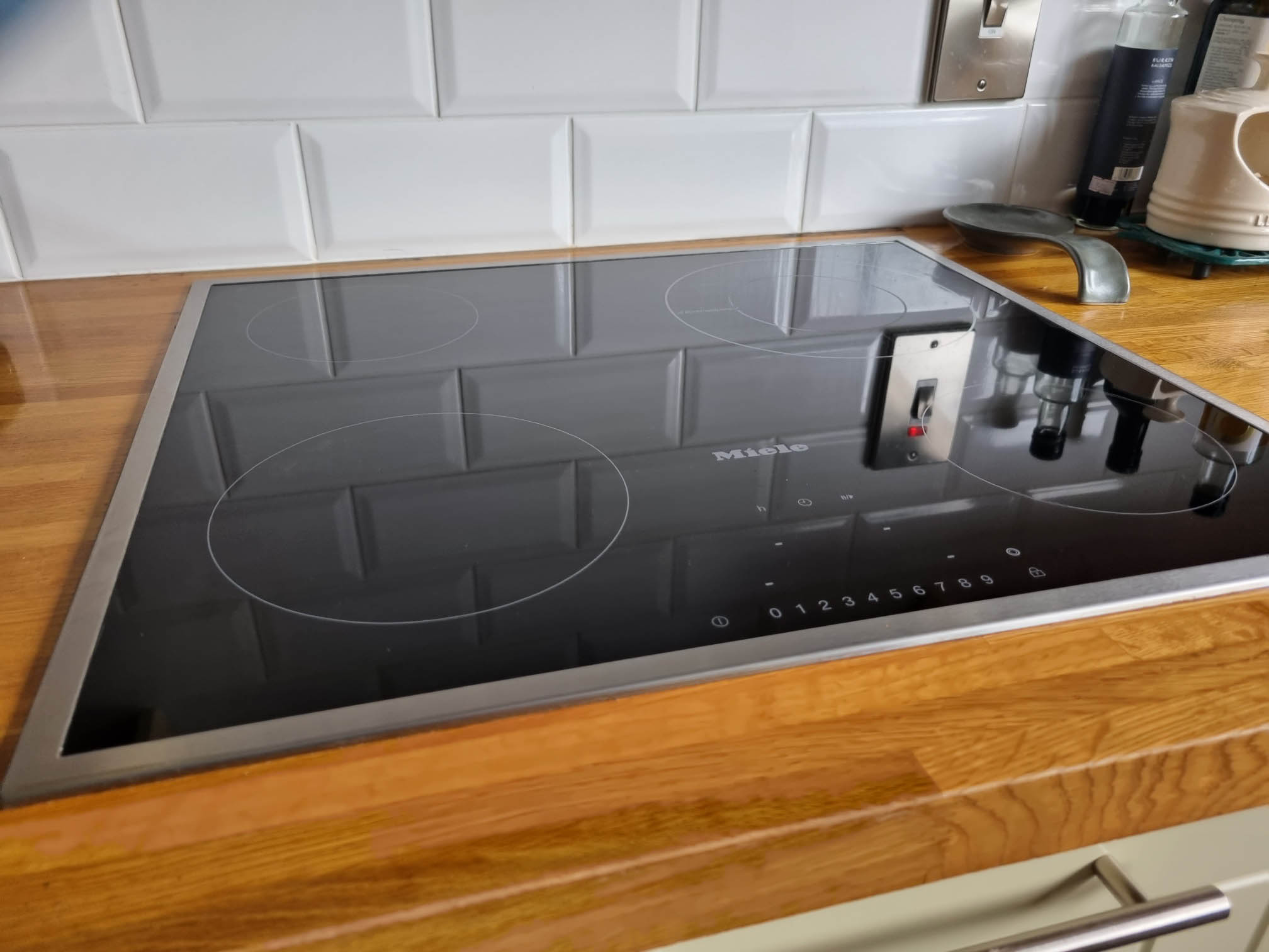 Clean oven top | Clean Oven Belfast | Oven Cleaning NI | Oven Clean ni | Kitchen Cleaning NI | Oven Cleaning Belfast | Kitchen Appliance Cleaning Belfast | Oven Clean NI